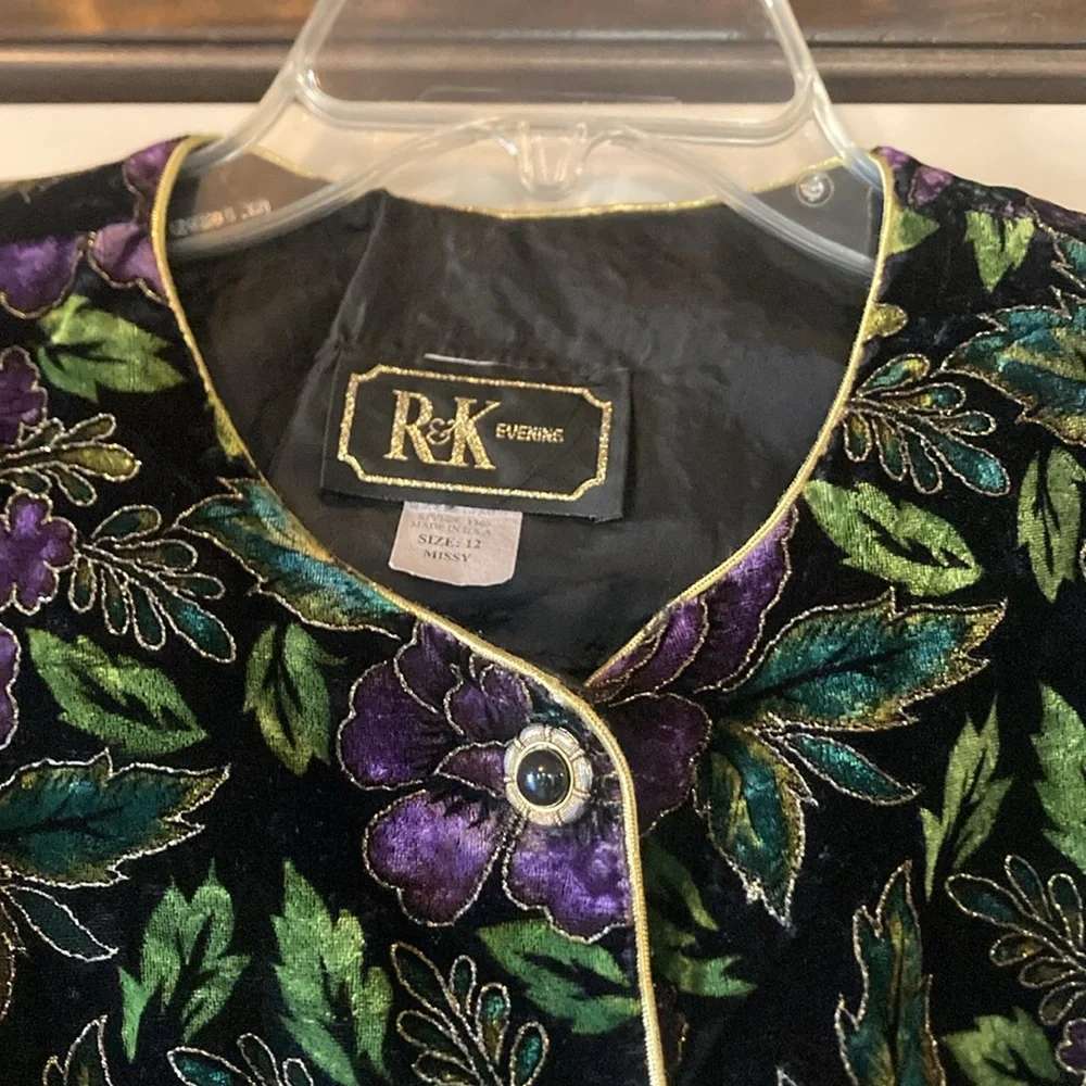 Size 10/12 R&K Evening Black and Purple Floral Jacket with Gold Shimmer Details - Picture 3 of 13